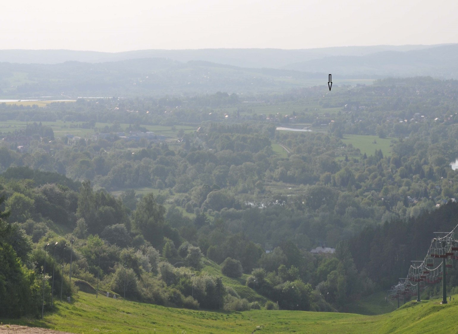 Ryc. 1. Widok na dolinę Sanu i cmentarzysko w Ostrowie (fot. Sabina Stempniak)